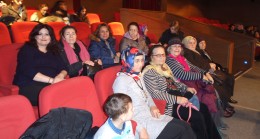 Üsküdarlı emekli kadınlar tiyatroda