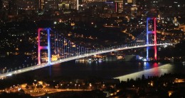 Suriye Zirvesi’nin ülke renkleri 15 Temmuz Şehitler Köprüsü’ne yansıtıldı