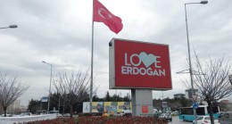 Sancaktepe’de Türk Bayrağının altında “Love Erdoğan” ne güzel de yakıştı