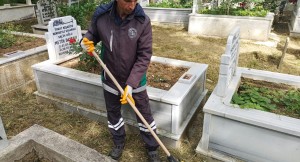 İBB’nin ihmal ettiği mezarlıklar için Arnavutköy Belediyesi harekete geçti