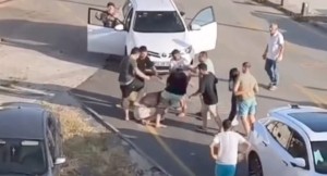 Beykoz Riva’da yol verme kavgasında bir kişiyi döverek bayılttılar