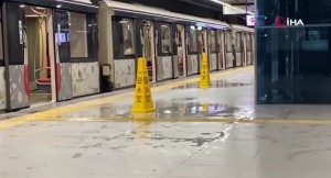 İmamoğlu’nun bir yıl önce açılışını yaptığı metronun tavanından sular aktı