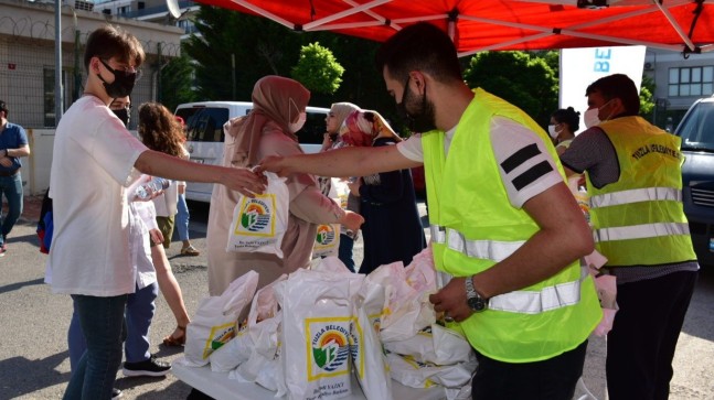 Tuzla Belediyesi’nden üniversite sınavına giren öğrencilere hediye