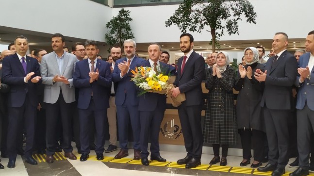 Abdullah Özdemir, Bağcılar Belediyesi hizmet bayrağını devraldı