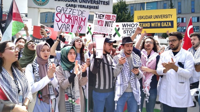 Üsküdar Üniversitesi öğrencilerinden Gazze’ye destek yürüyüşü