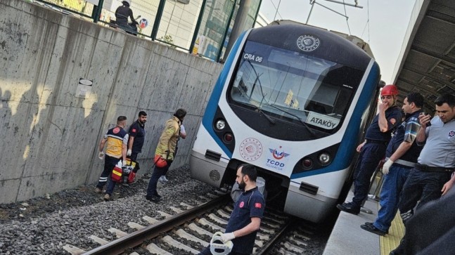 Marmaray’da bir kişi raylara atlayarak intihar etti