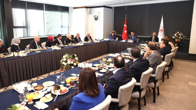 Bakan Kurum, AK Parti Milletvekilleri ile İstanbul’un sorunlarını konuştu