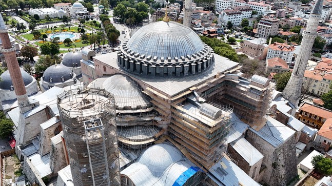 Dört yıl önce yeniden ibadete açılan fethin sembolü Ayasofya Camii’ni gelecek nesillere taşıyacak değişimler yapıldı