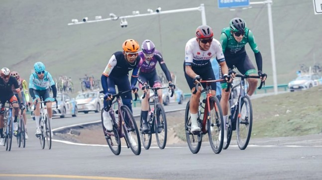 Milli bisikletçi Ahmet Örken, birinci oldu