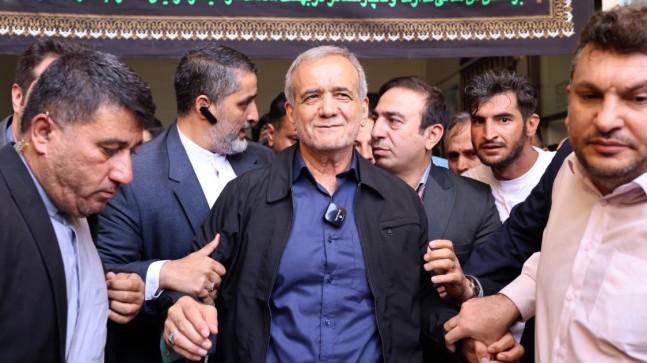 Türk kökenli Milletvekili Mesud Pezeşkiyan, İran Cumhurbaşkanı seçildi    