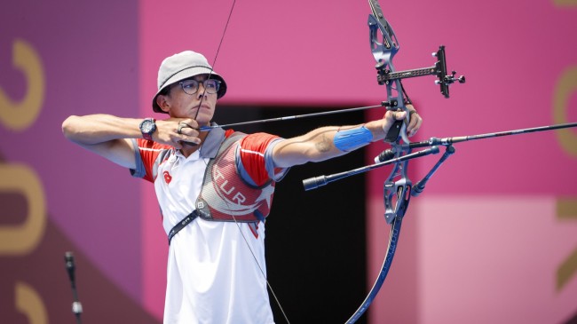 Milli okçumuz Mete Gazoz, Tokyo Olimpiyat Oyunları’nda finalde