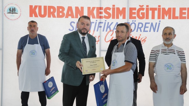 Arnavutköy Belediyesi’nden Kurban Bayramı öncesi vatandaşlara kasaplık eğitimi verildi