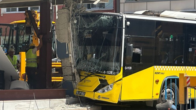 Pendik’te İETT otobüsünün çarptığı binada güçlendirme çalışmaları devam ediyor