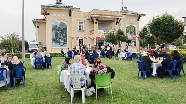 Arnavutköy Belediyesi, gençlerle çınarları anlamlı bir etkinlikte buluşturdu